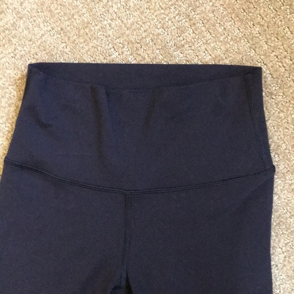 Lululemon black crop leggings size 4 - Picture 2 of 4